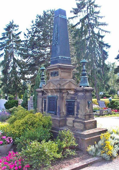Duitse Oorlogsgraven Hauptfriedhof Neustadt