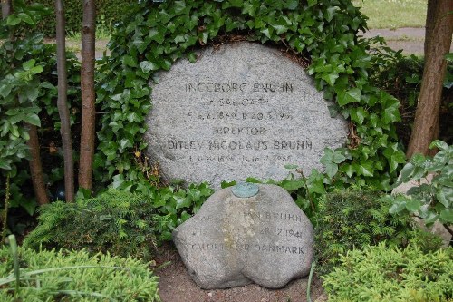 Commonwealth War Grave Solbjerg Kirkegrd