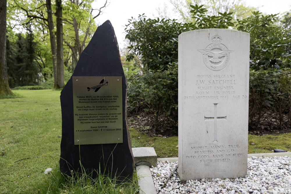 Memorials Vaassen General Cemetery #2