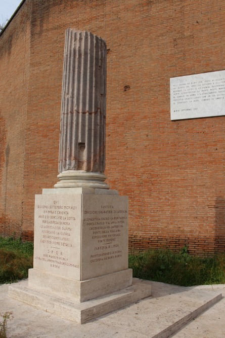 Monument Italian Soldiers #2