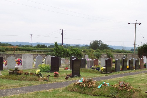 Oorlogsgraven van het Gemenebest Lydiard Milicent Church Cemetery