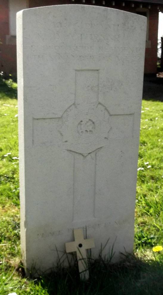 Commonwealth War Grave Isham Cemetery