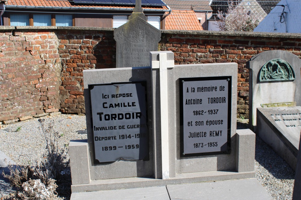 Belgian Graves Veterans Incourt Churchyard