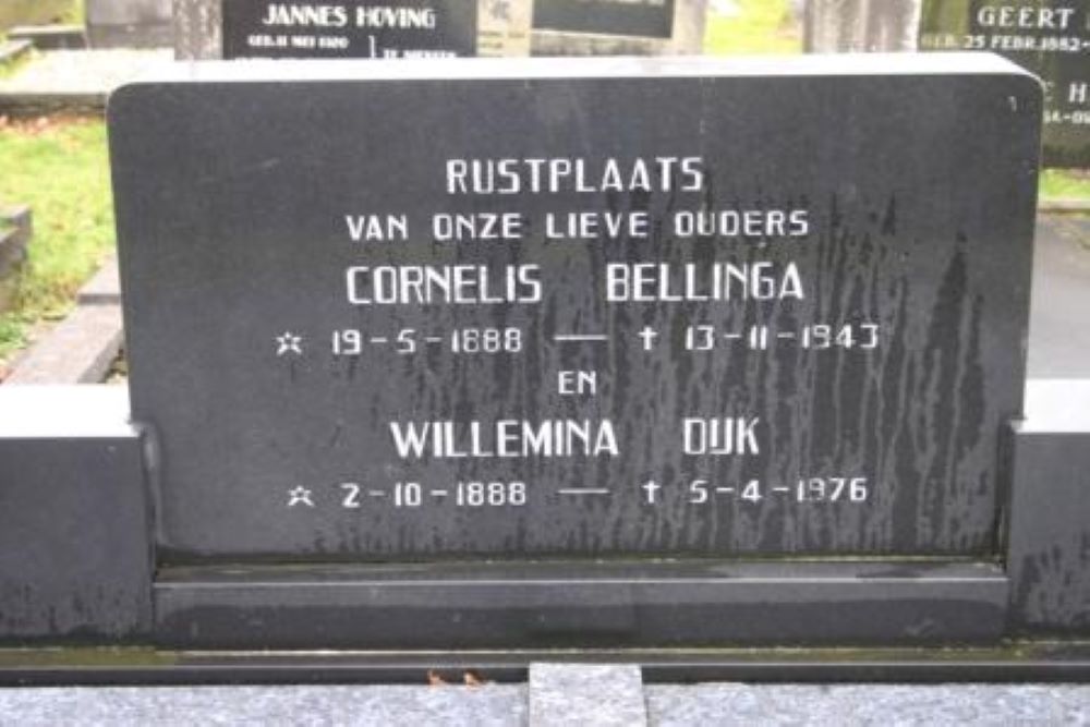 Dutch War Graves Niekerk