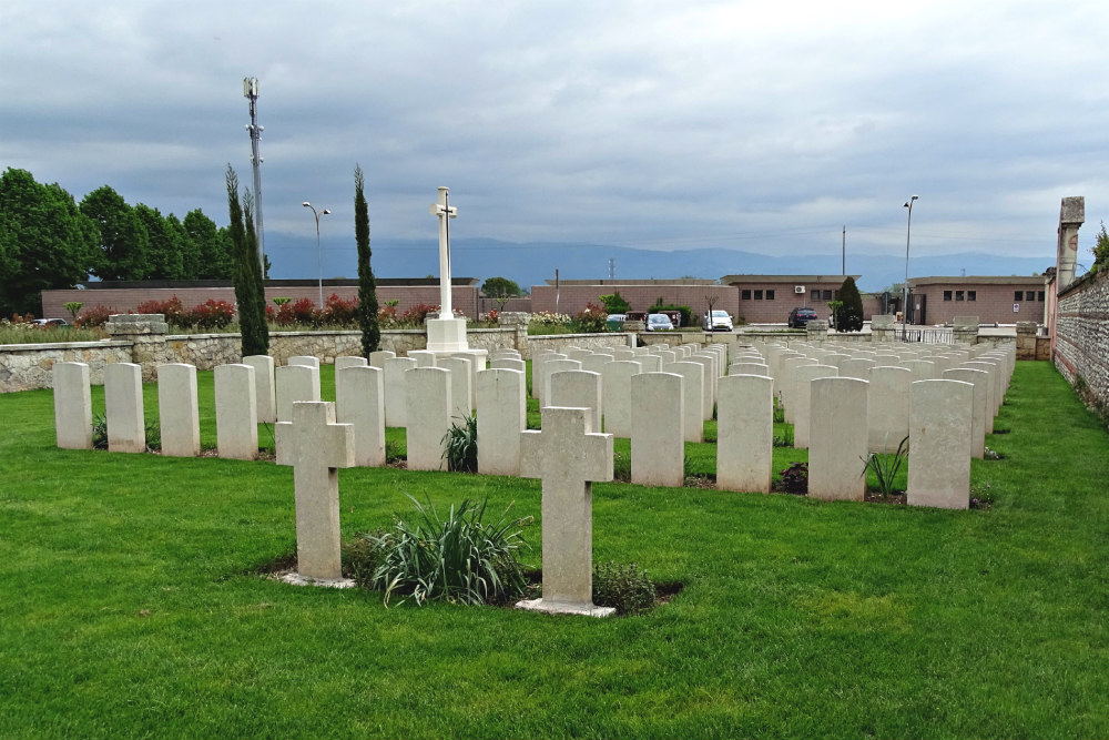 Oorlogsgraven van het Gemenebest Dueville Extension