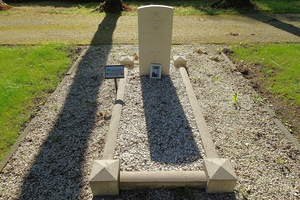 Commonwealth War Grave Old Cemetery Brielle