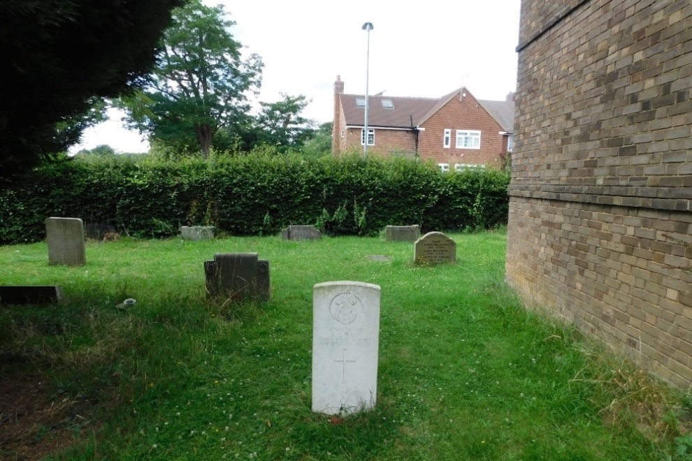 Commonwealth War Grave St. Mary Magdalene Churchyard