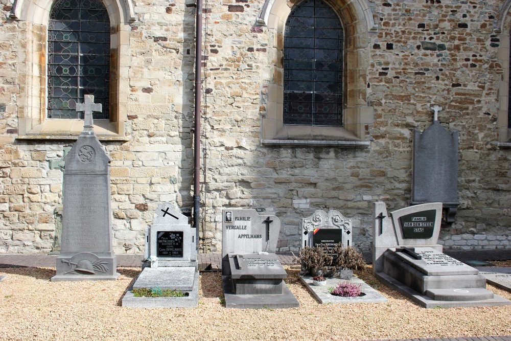 Belgian Graves Veterans Sint-Kwintens-Lennik Churchyard