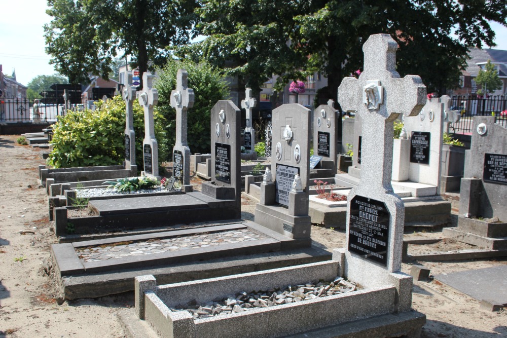 Belgian Graves Veterans Zaffelare Churchyard