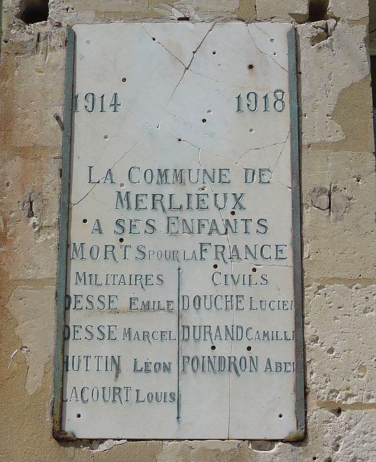 Monument Eerste Wereldoorlog Gemeentehuis Merlieux-et-Fouquerolles