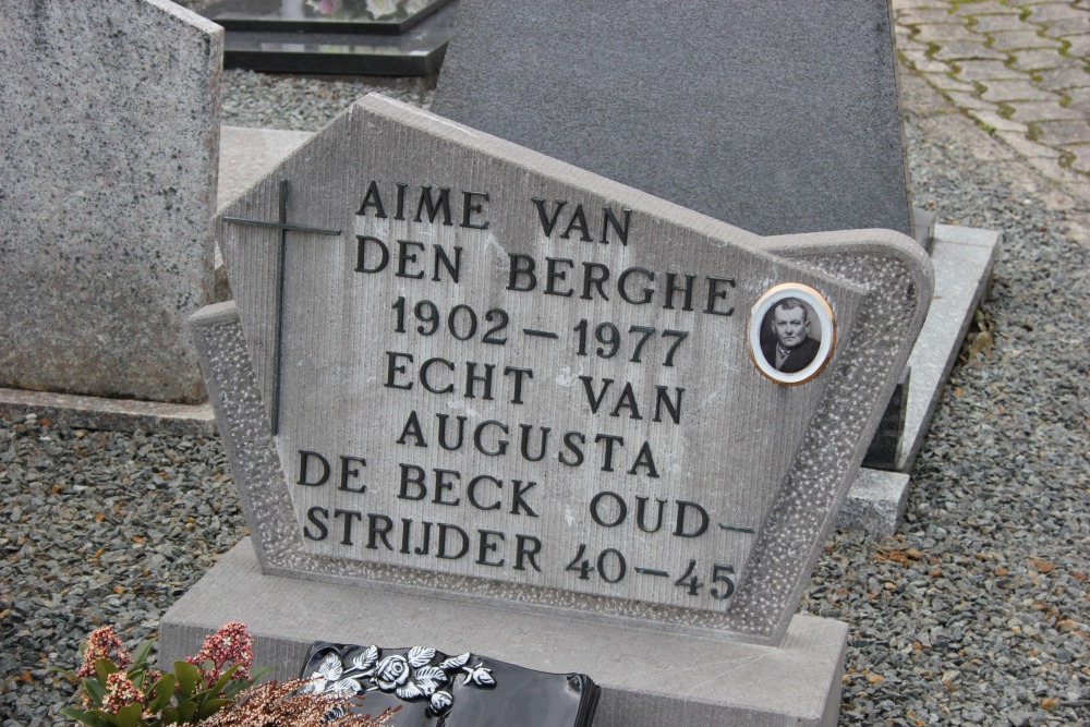 Belgian Graves Veterans Ophasselt Cemetery