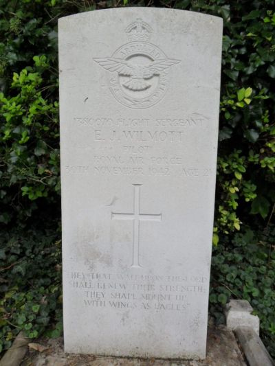 Commonwealth War Graves Binfield Cemetery