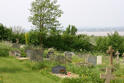 Commonwealth War Graves St Arilda Churchyard