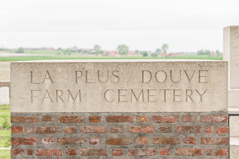 Oorlogsbegraafplaats van het Gemenebest La Plus Douve Farm