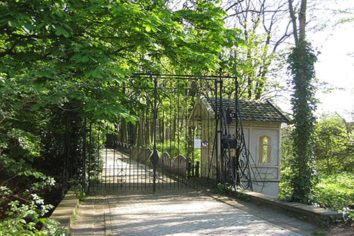 Dutch War Graves Cemetery Huis te Vraag