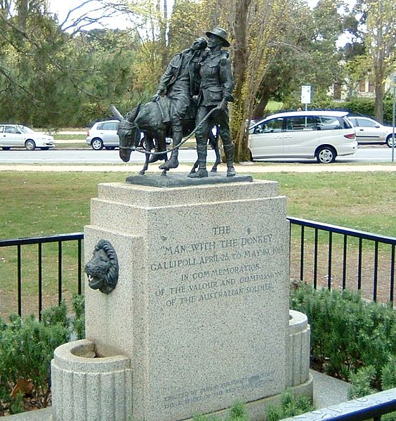 Monument Private John Simpson en zijn Kleine Ezel