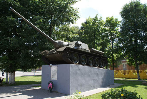 Liberation Memorial (SU-100 Tank Destroyer) Marina Horka