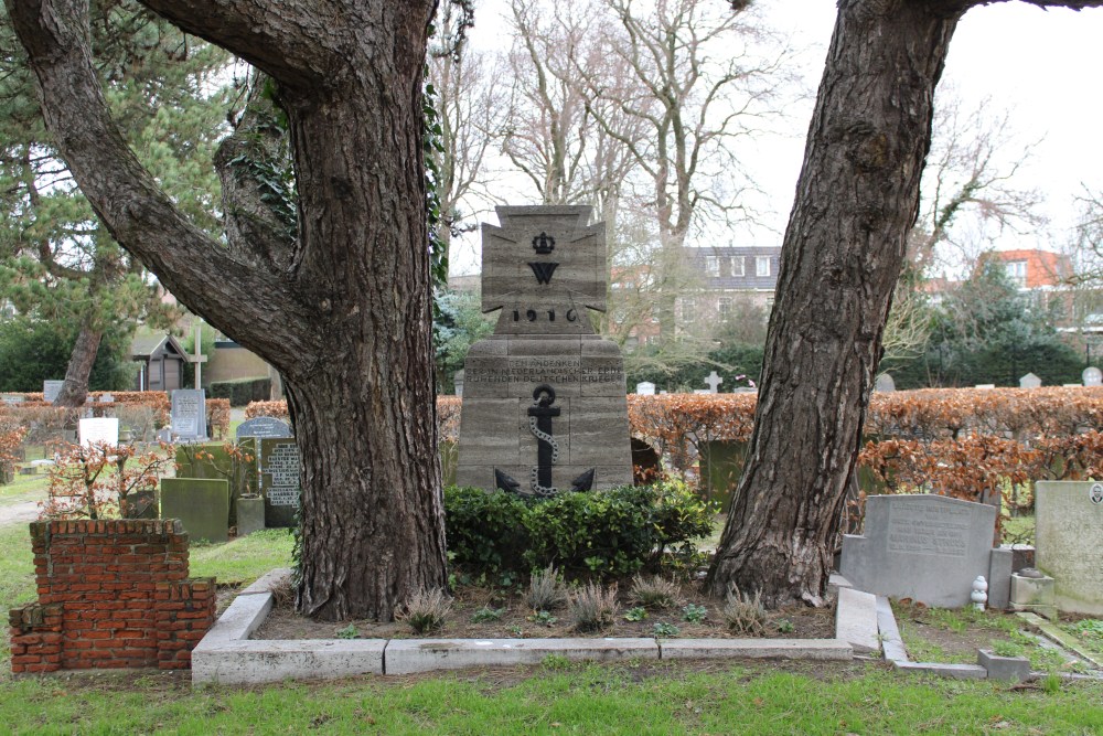 Collective Grave German Sailors IJmuiden Western Cemetery