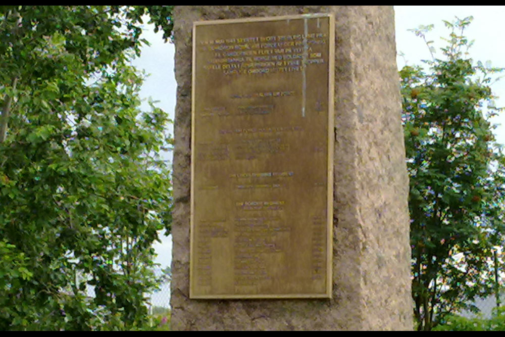 Monument Short Stirling LK147 #2