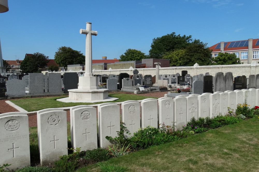 Oorlogsgraven van het Gemenebest Gemeentelijke Begraafplaats Malo-les-Bains