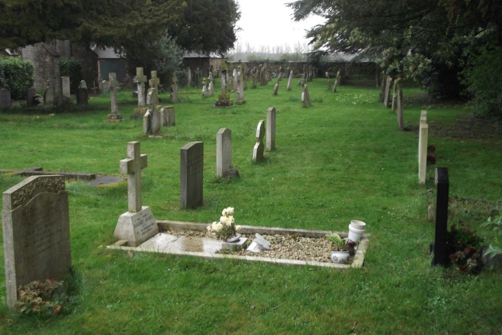 Commonwealth War Graves Holy Trinity Roman Catholic Cemetery