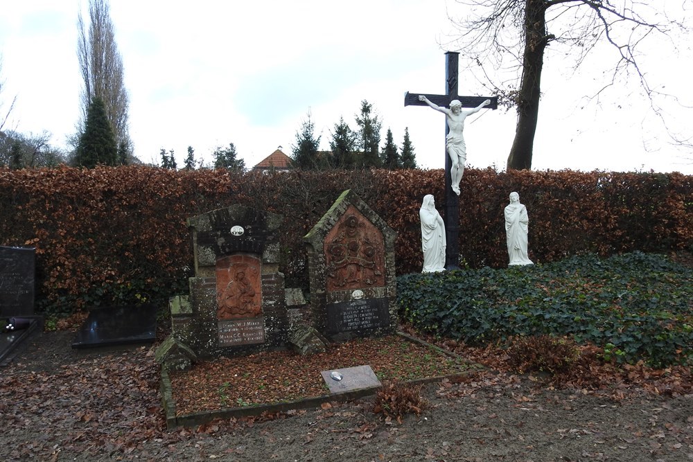 Gezamenlijk Graf Burgerslachtoffers R.K. Begraafplaats Hooge Zwaluwe