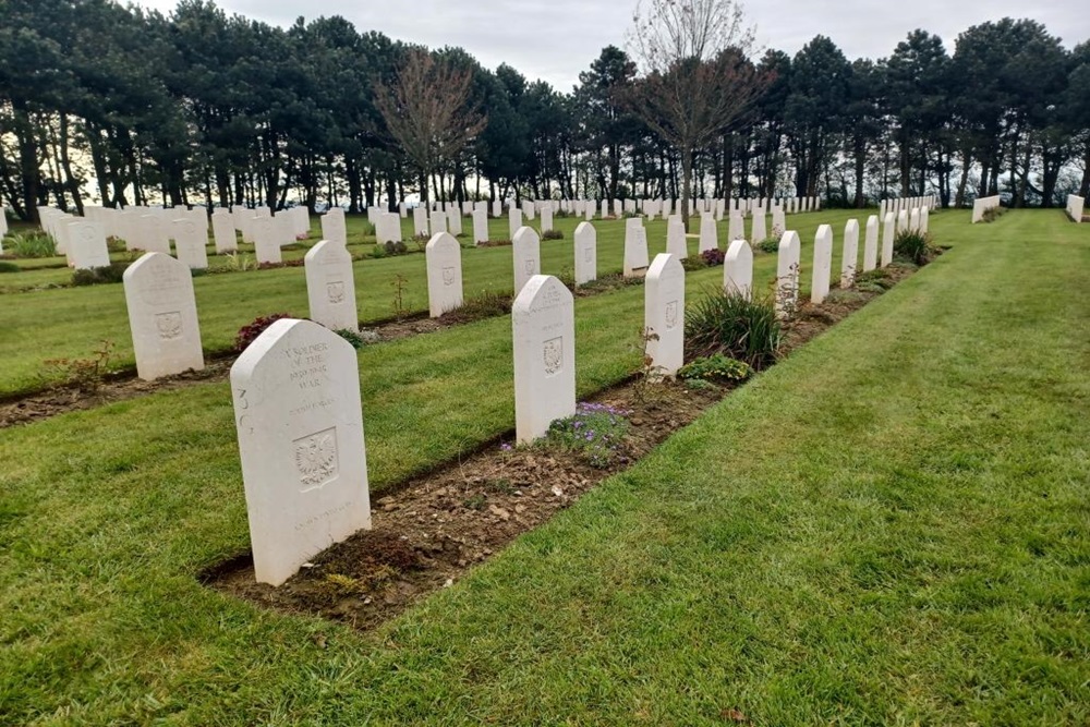 Canadian War Cemetery Calais #3