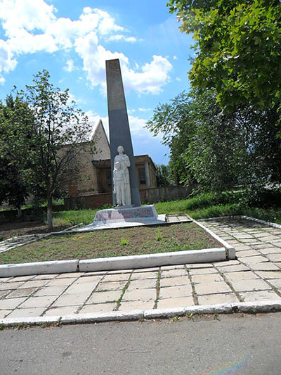Mass Grave Russian Soldiers & War Memorial