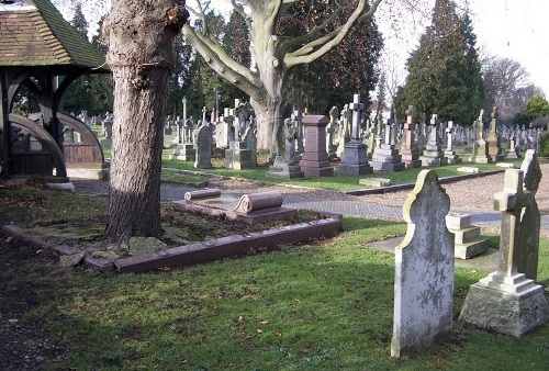 Commonwealth War Graves St John Churchyard