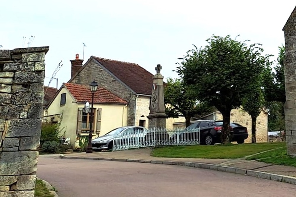 War Memorial Yrouerre