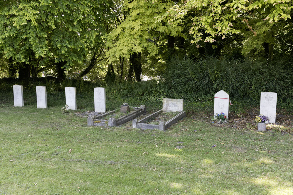 Commonwealth War Graves Amesbury Cemetery