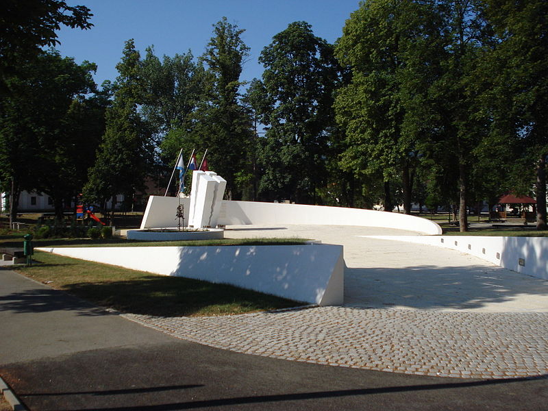 Monument Gesneuvelde Kroatische Verdedigers Otočac