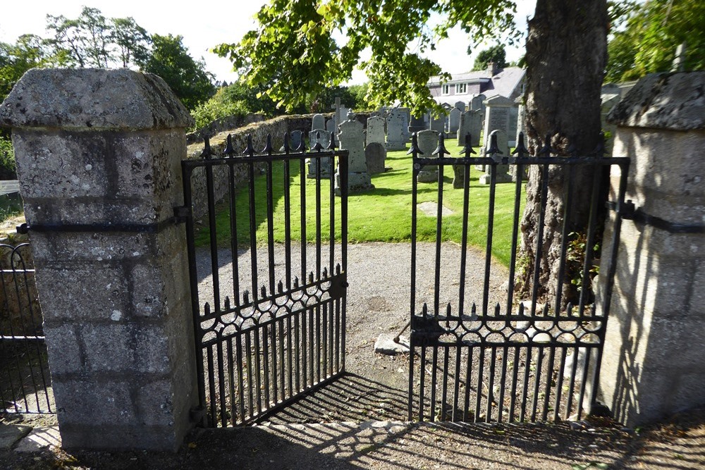 Oorlogsgraven van het Gemenebest Glenmuick Parish Churchyard