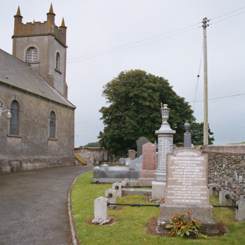 Oorlogsgraf van het Gemenebest Ballee Church of Ireland Churchyard