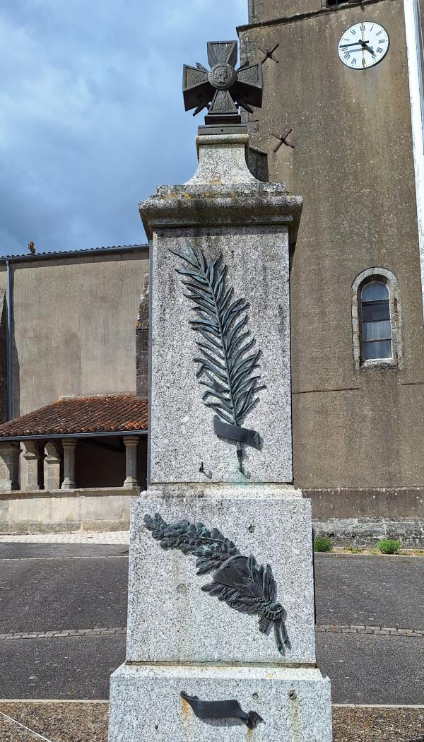 War Memorial Azay-sur-Thouet #2