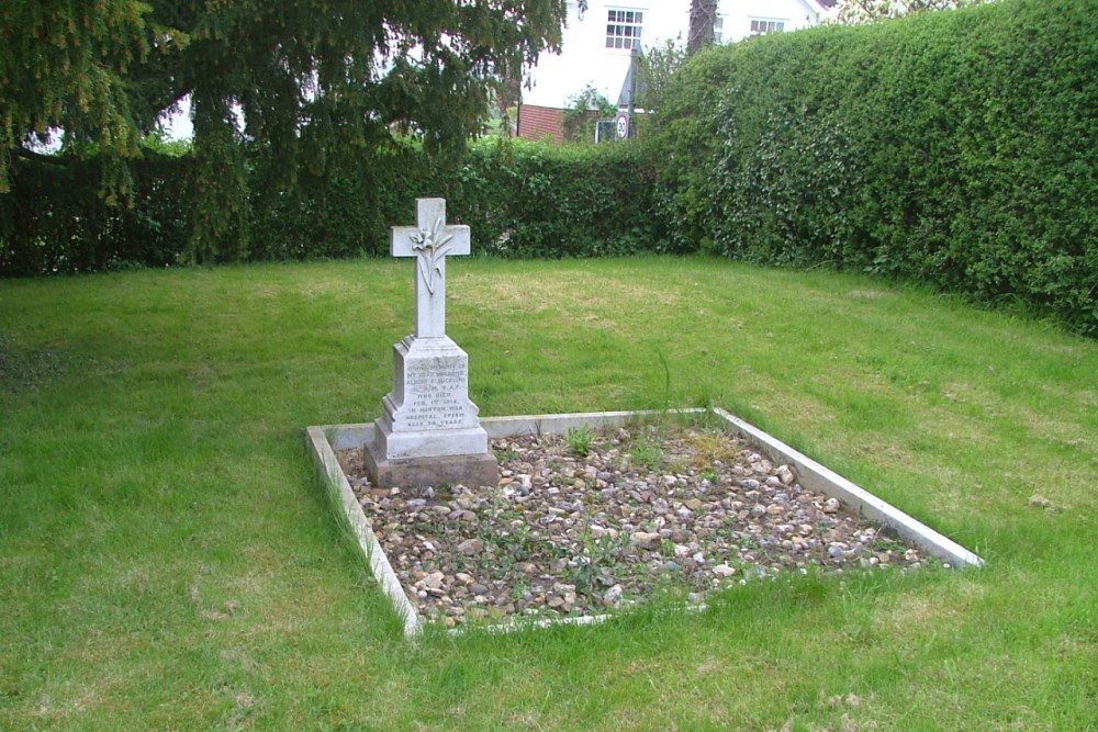 Commonwealth War Grave Great Sampford Baptist Chapelyard
