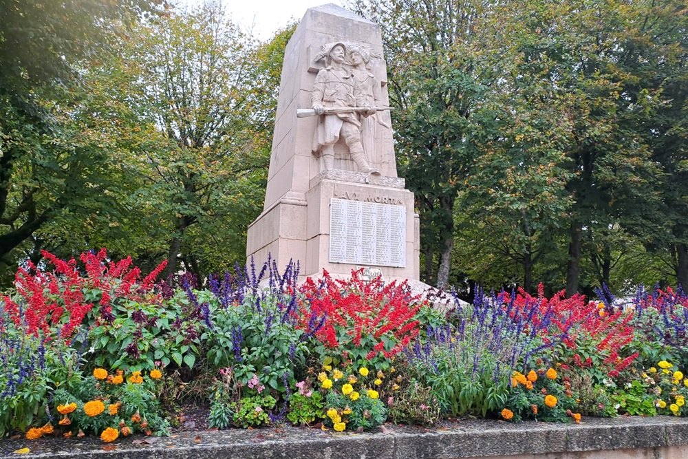 Oorlogsmonument Saulieu #1