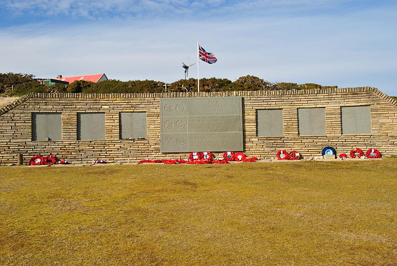 Herdenkingsmuur Blue Beach Military Cemetery