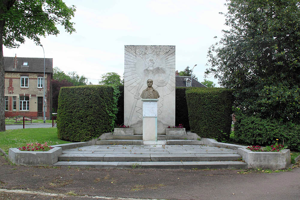 Monument Maarschalk Foch