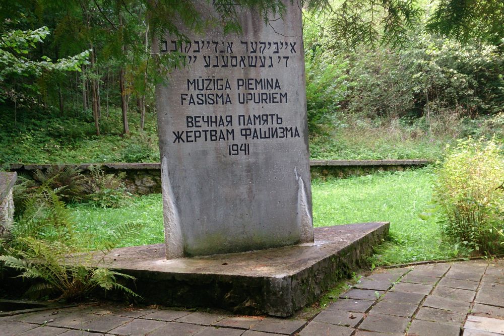 Monument Executieplaats Augustovka-ravijn