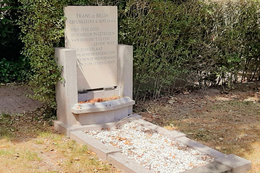 Nederlandse Oorlogsgraven Protestante Begraafplaats Haagveld