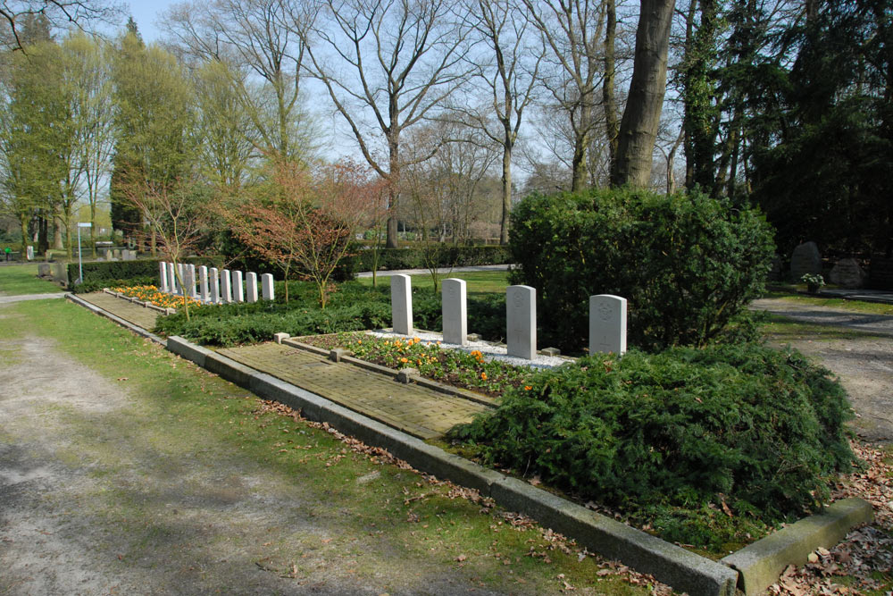Commonwealth War Graves Municipal Cemetery Hellendoorn