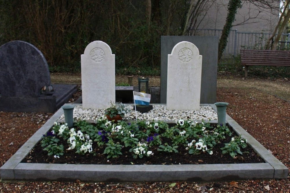 Nederlandse Oorlogsgraven Gemeentelijke Begraafplaats Chvremont