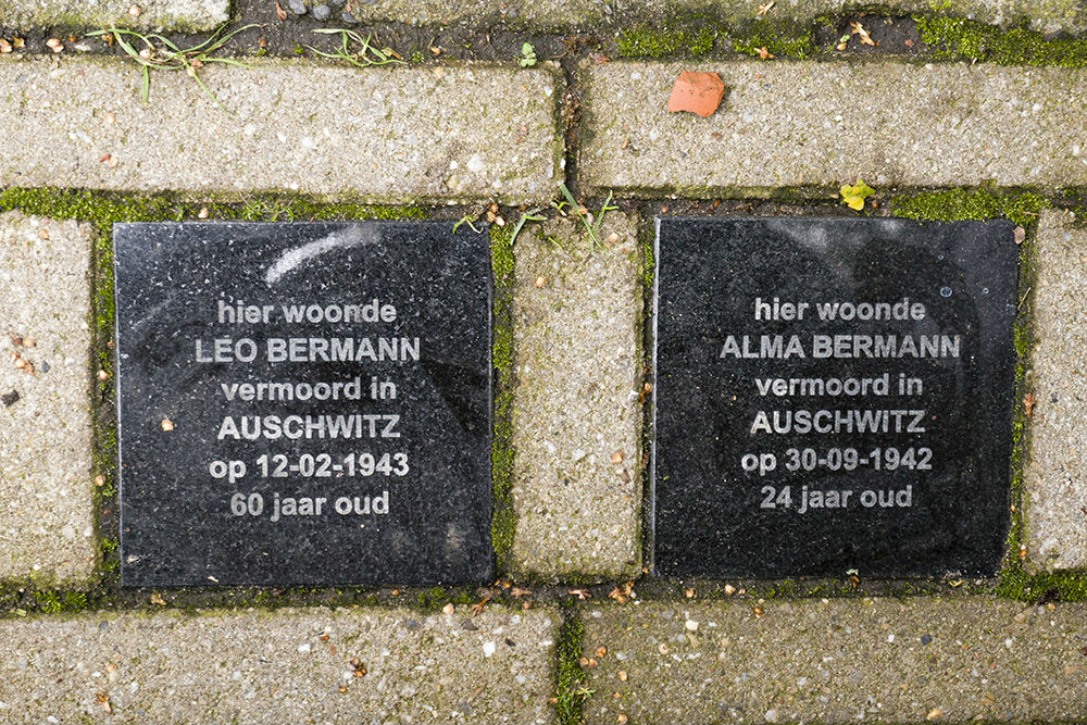 Memorial Stones Pauwstraat 32