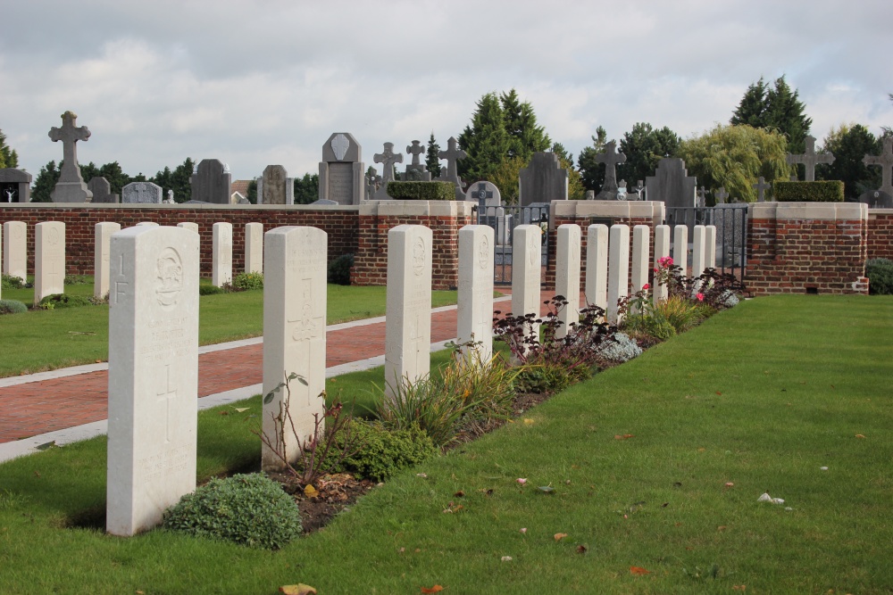 Commonwealth War Graves Mazingarbe Extension #5