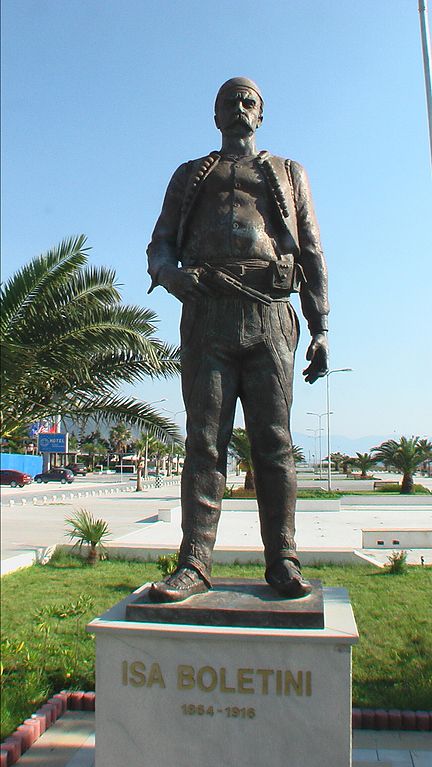 Statue Isa Boletini