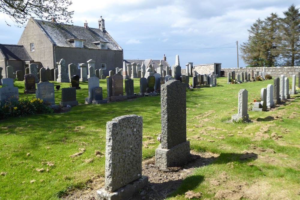 Commonwealth War Graves Kinnellar Parish Churchyard