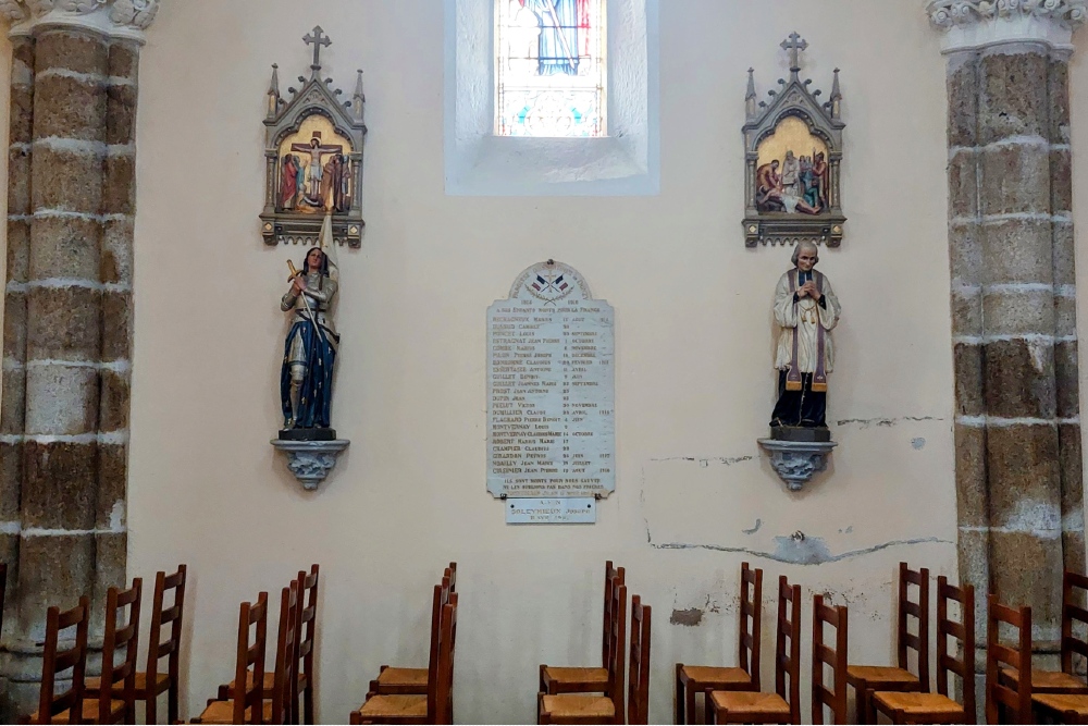 Oorlogsmonument glise Saint Denis de Essertines-en-Donzy #5