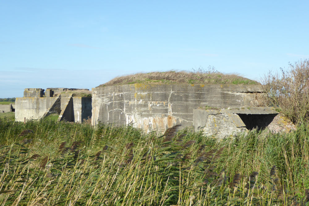 Bunker Complex Bergen Airfield - Bergen - TracesOfWar.com