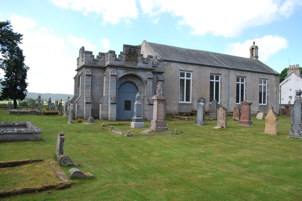 Oorlogsgraven van het Gemenebest Duthil Parish Churchyard